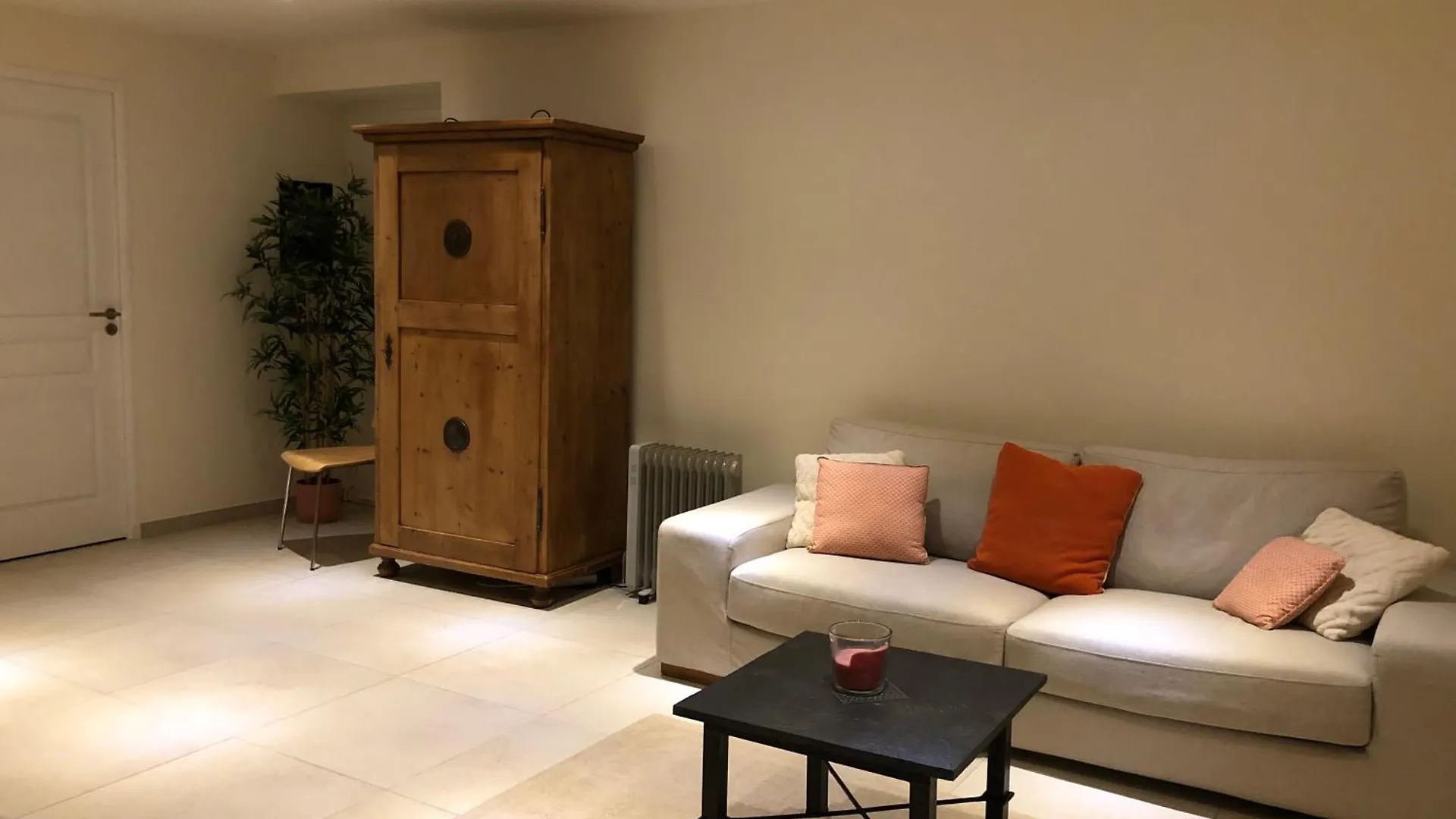 Holiday home The Hope, Suite Privee Au Sein D'Une Maison Avec Piscine Aix-en-Provence