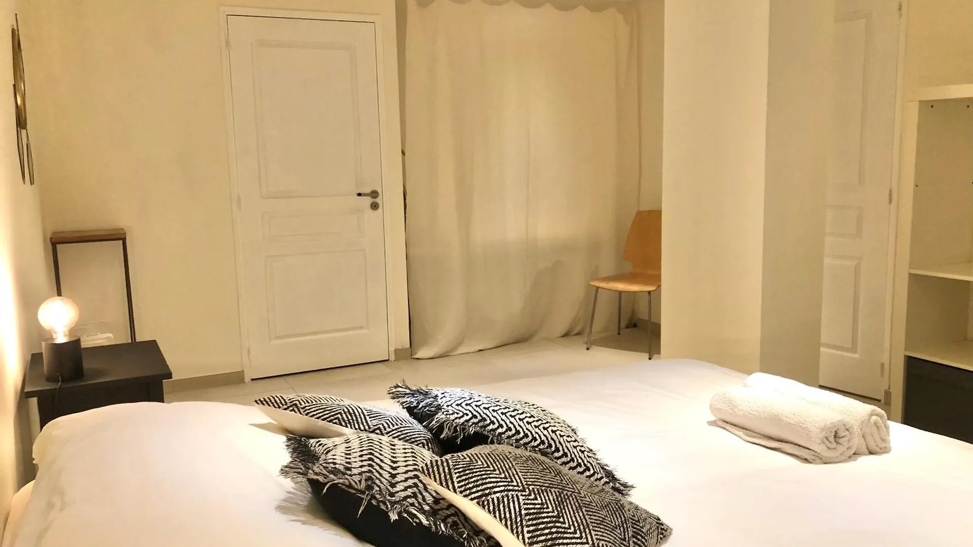 The Hope, Suite Privee Au Sein D'Une Maison Avec Piscine Aix-en-Provence 0*,  France