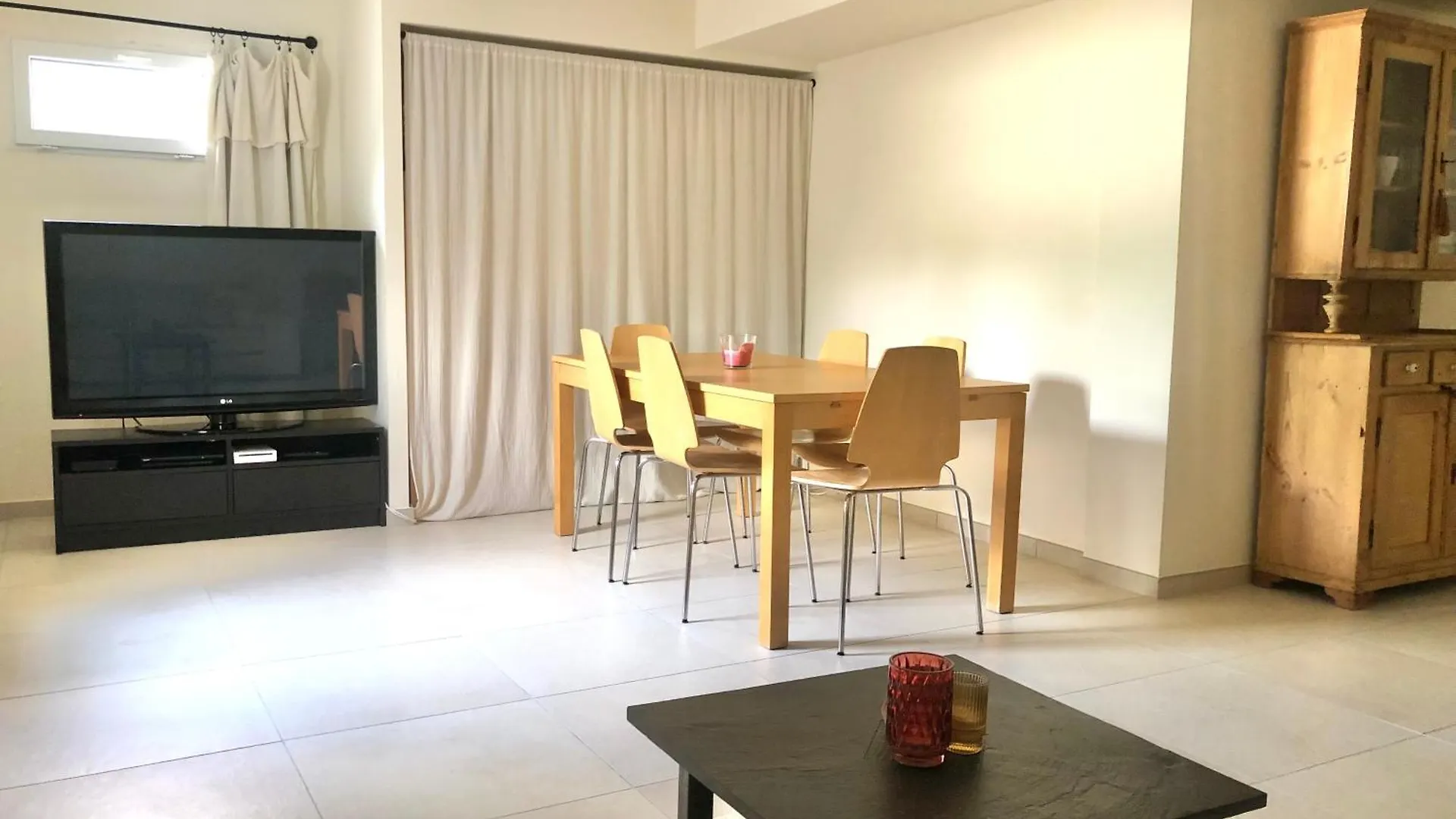 Holiday home The Hope, Suite Privee Au Sein D'Une Maison Avec Piscine Aix-en-Provence