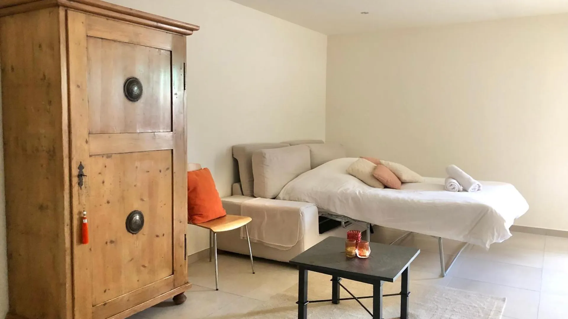 Holiday home The Hope, Suite Privee Au Sein D'Une Maison Avec Piscine Aix-en-Provence